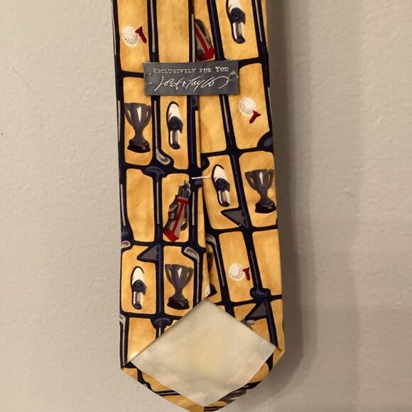 Golf Tie in Yellow by Lord & Taylor in Excellent Preloved Condition! - Picture 3 of 3
